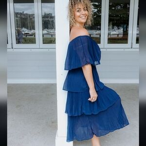 Chelsea Navy Blue Tiered Accordion Pleated Maxi Dress Size M/L